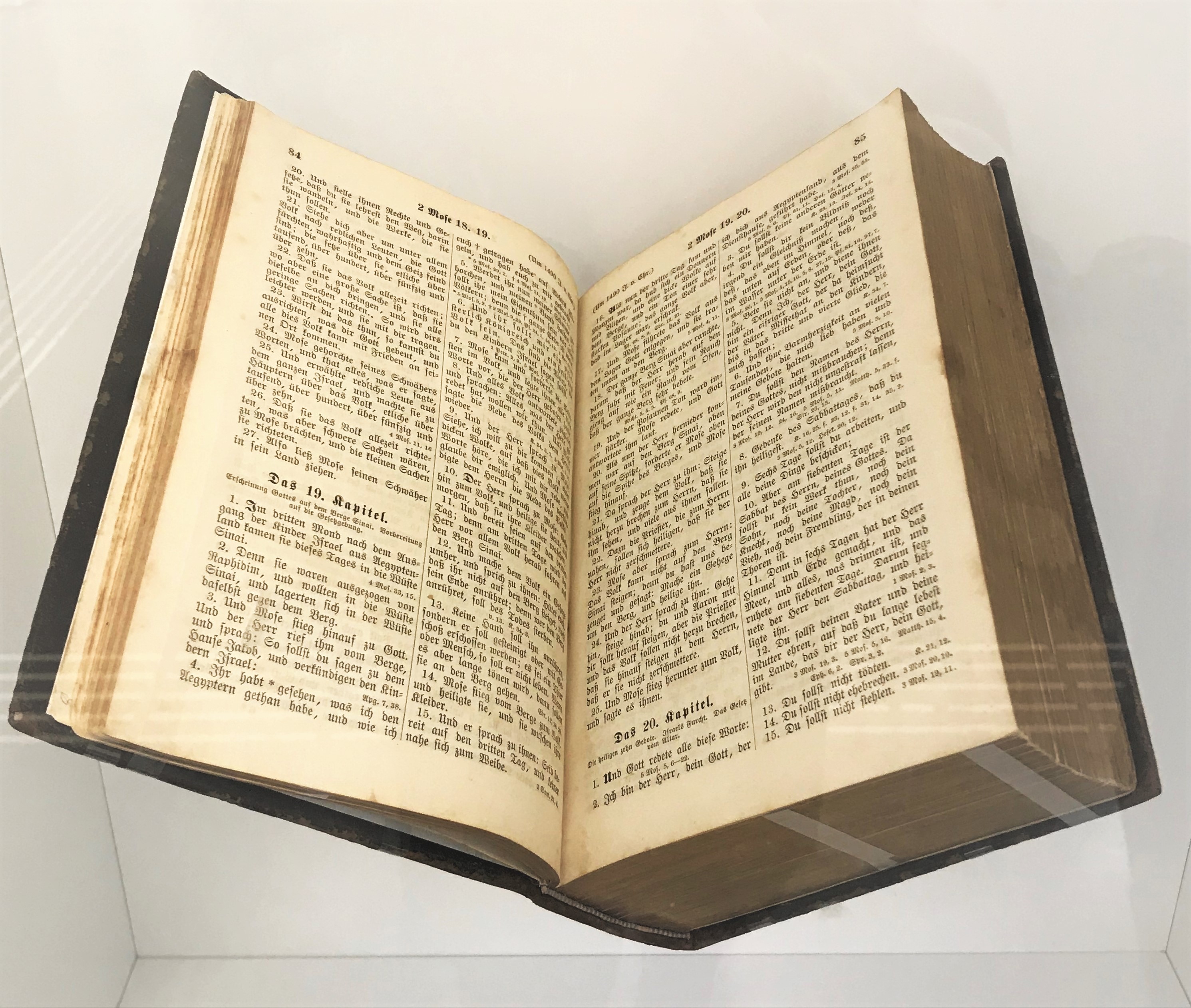 Bibel EN: Papiermuseum Düren